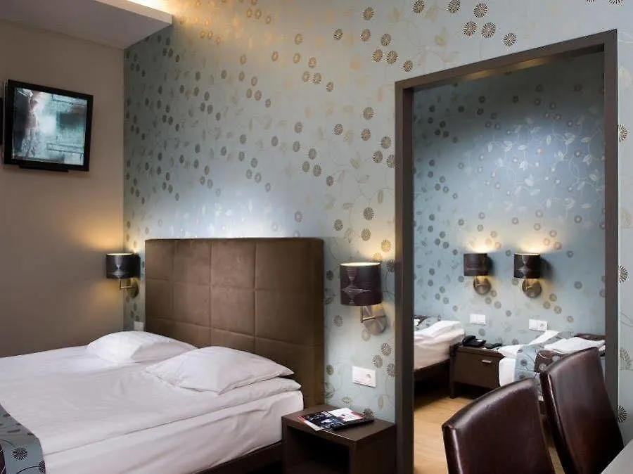 Opera Garden Hotel y apartamentos Budapest 4*,