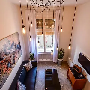 K89: Designer Apartamento