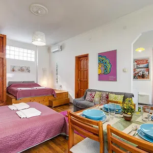 Near The Heroes Square Apartman